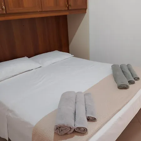 Holiday home Calandra House *